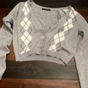 Brandy Melville eliza-beth sweater gray. Argyle print. 100% cotton. Button up